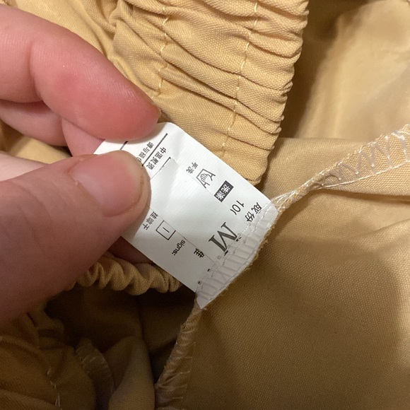 Size: medium fix’s like a small colours: tan and black - Picture 2 of 2